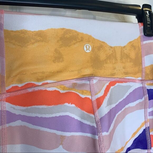 Lululemon Women's True Self Crop Bleacher Stripe White Iris Flower Size 6 - Picture 4 of 8